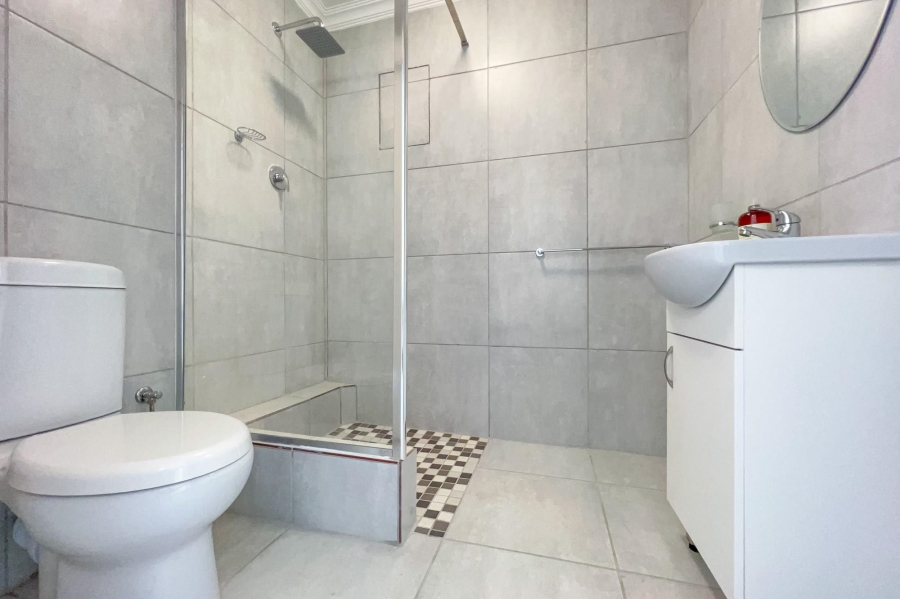 2 Bedroom Property for Sale in Bloubergrant Western Cape